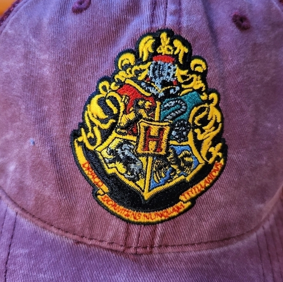 NWT Harry Potter Hogwarts Cap , adjustable adult trucker hat - Picture 3 of 16